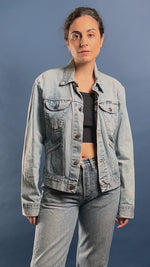 Load and play video in Gallery viewer, Vintage 1990s Light Wash Denim Wrangler Jacket
