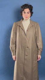 Load and play video in Gallery viewer, Vintage 1980s London Fog Trench Coat w/ Liner
