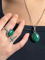 Load image into Gallery viewer, Vintage 1970s Silver Set Ring and Necklace with Green and White Agate
