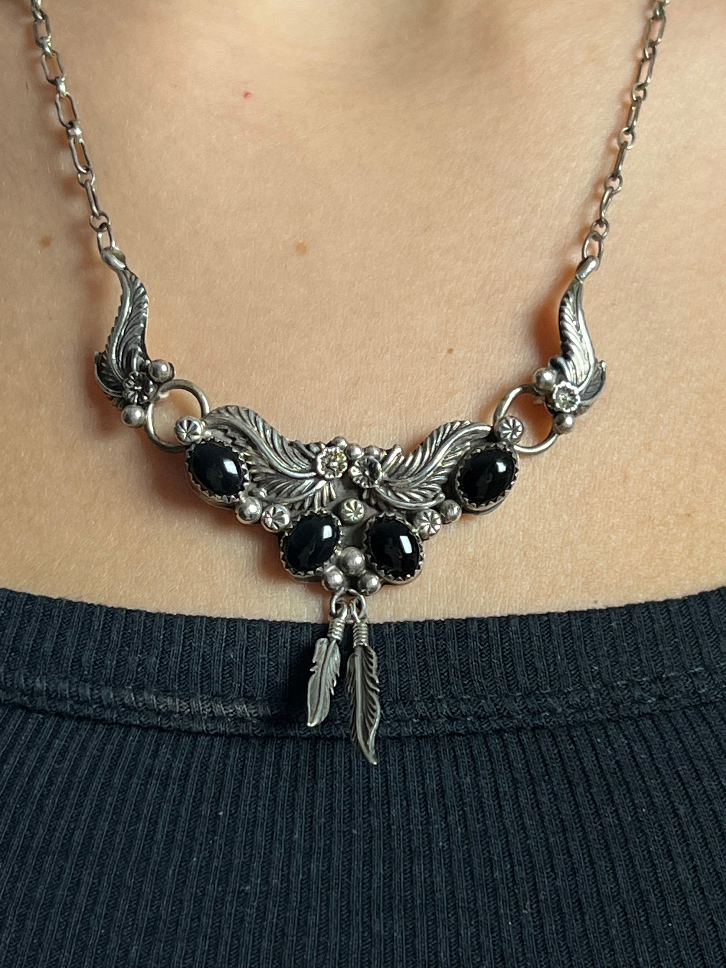 Vintage 1970s Silver Native American Floral design Necklace w/ Onyx Stone