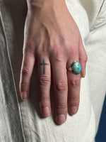 Load image into Gallery viewer, Vintage 1970s Silver Blue Apatite Ring
