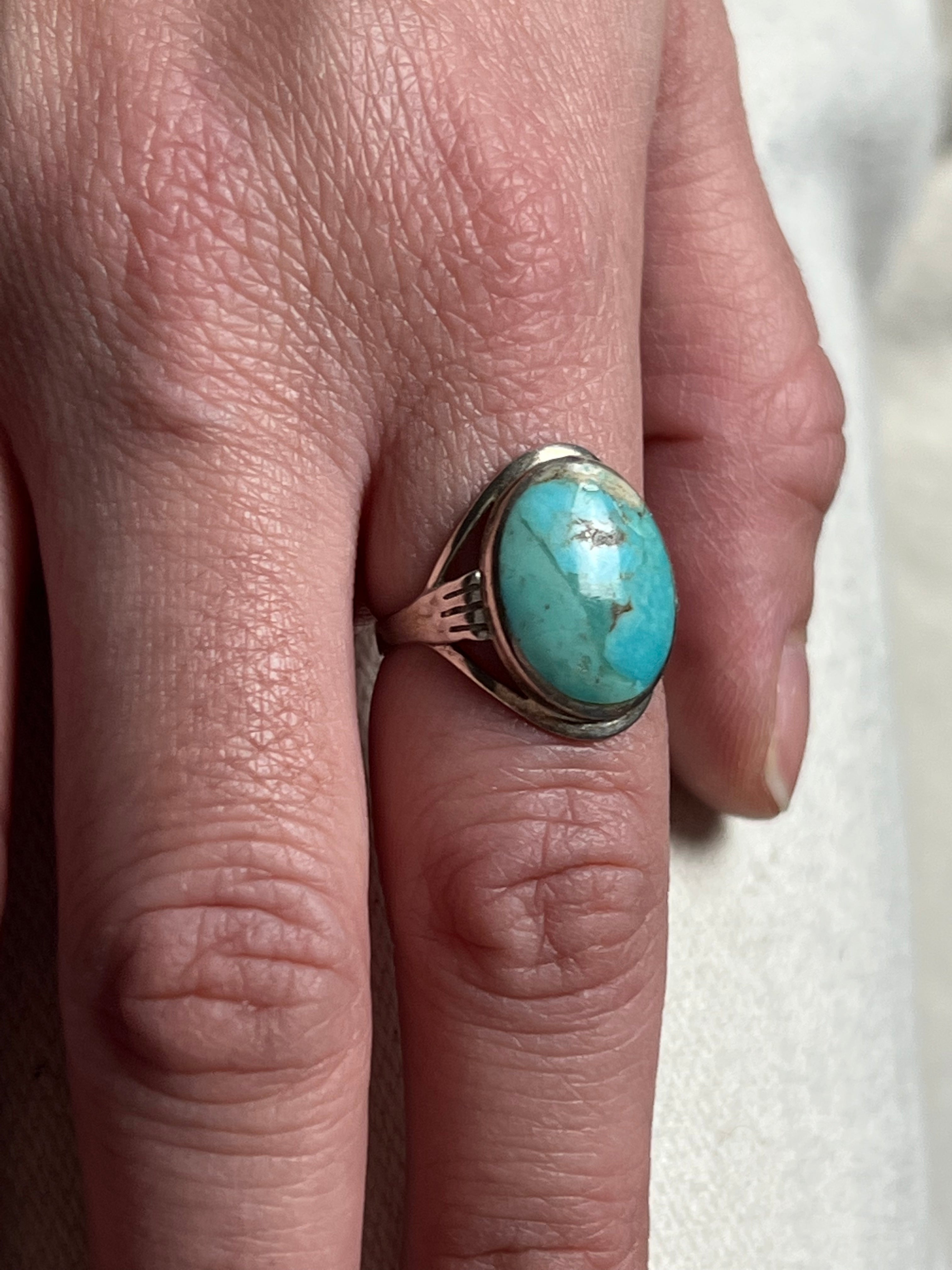 Vintage 1970s Silver Blue Apatite Ring