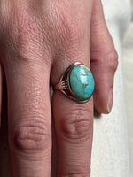 Load image into Gallery viewer, Vintage 1970s Silver Blue Apatite Ring
