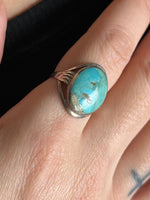 Load image into Gallery viewer, Vintage 1970s Silver Blue Apatite Ring
