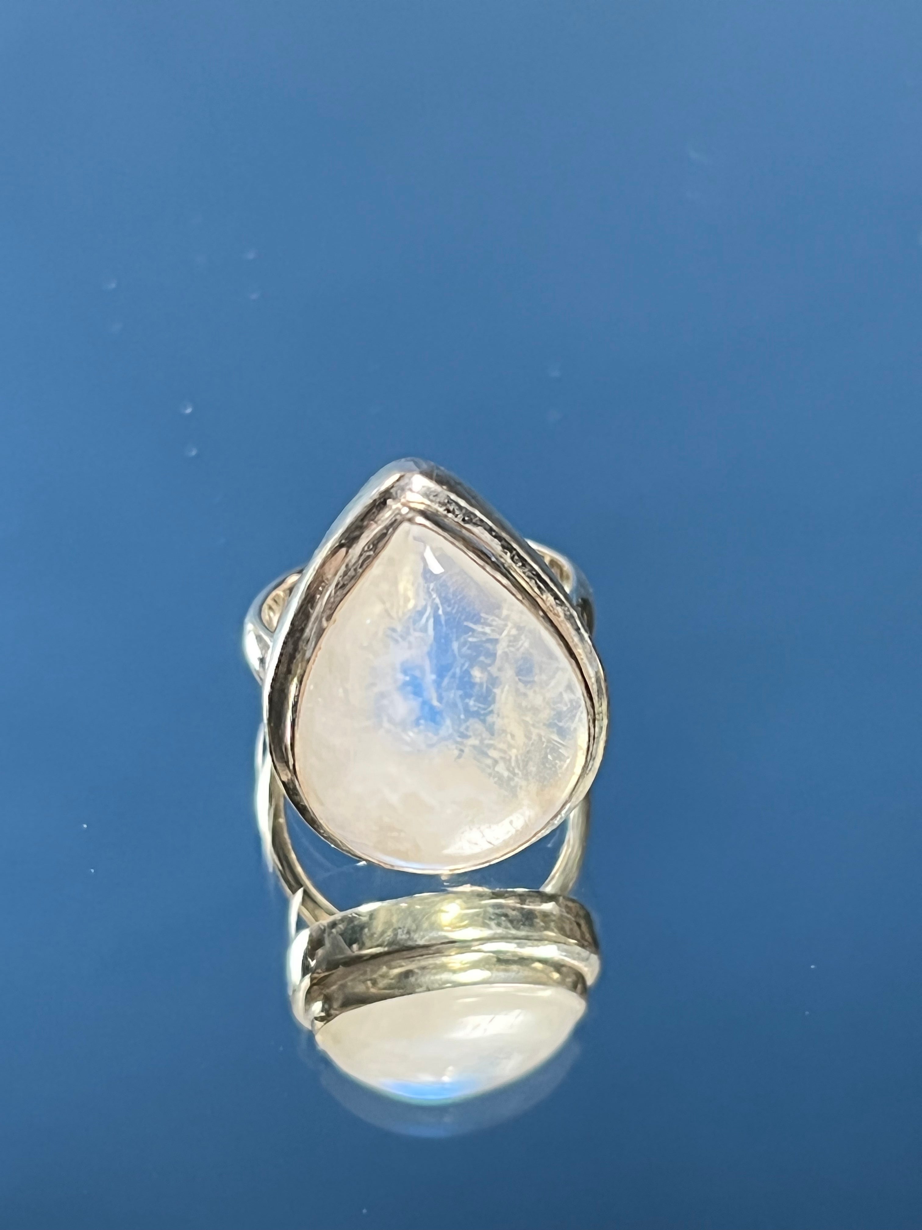 Vintage 1970s Silver Opalite / Moonstone Ring