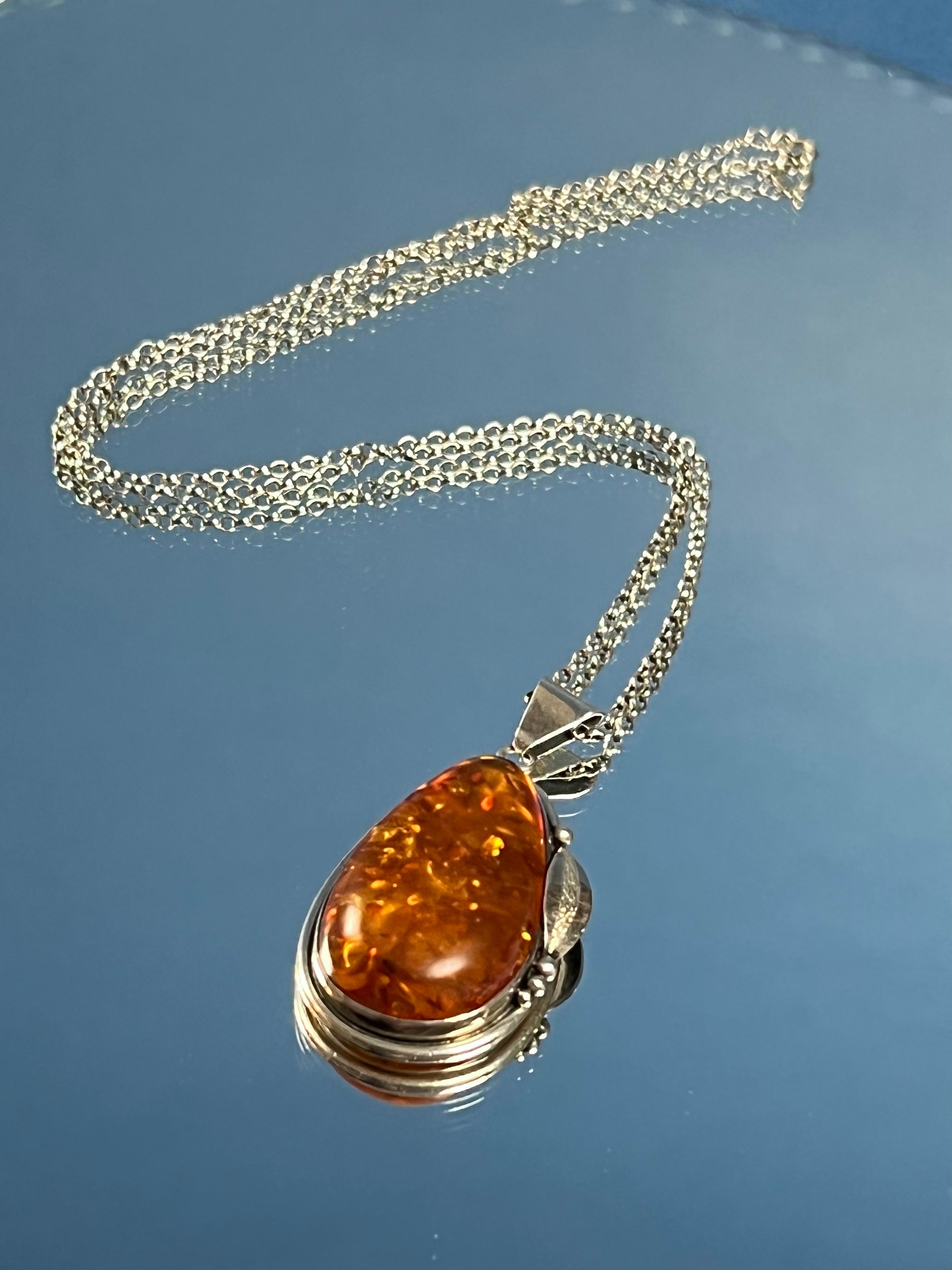 Vintage 1970s Native American Amber / Silver Necklace