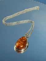 Load image into Gallery viewer, Vintage 1970s Native American Amber / Silver Necklace
