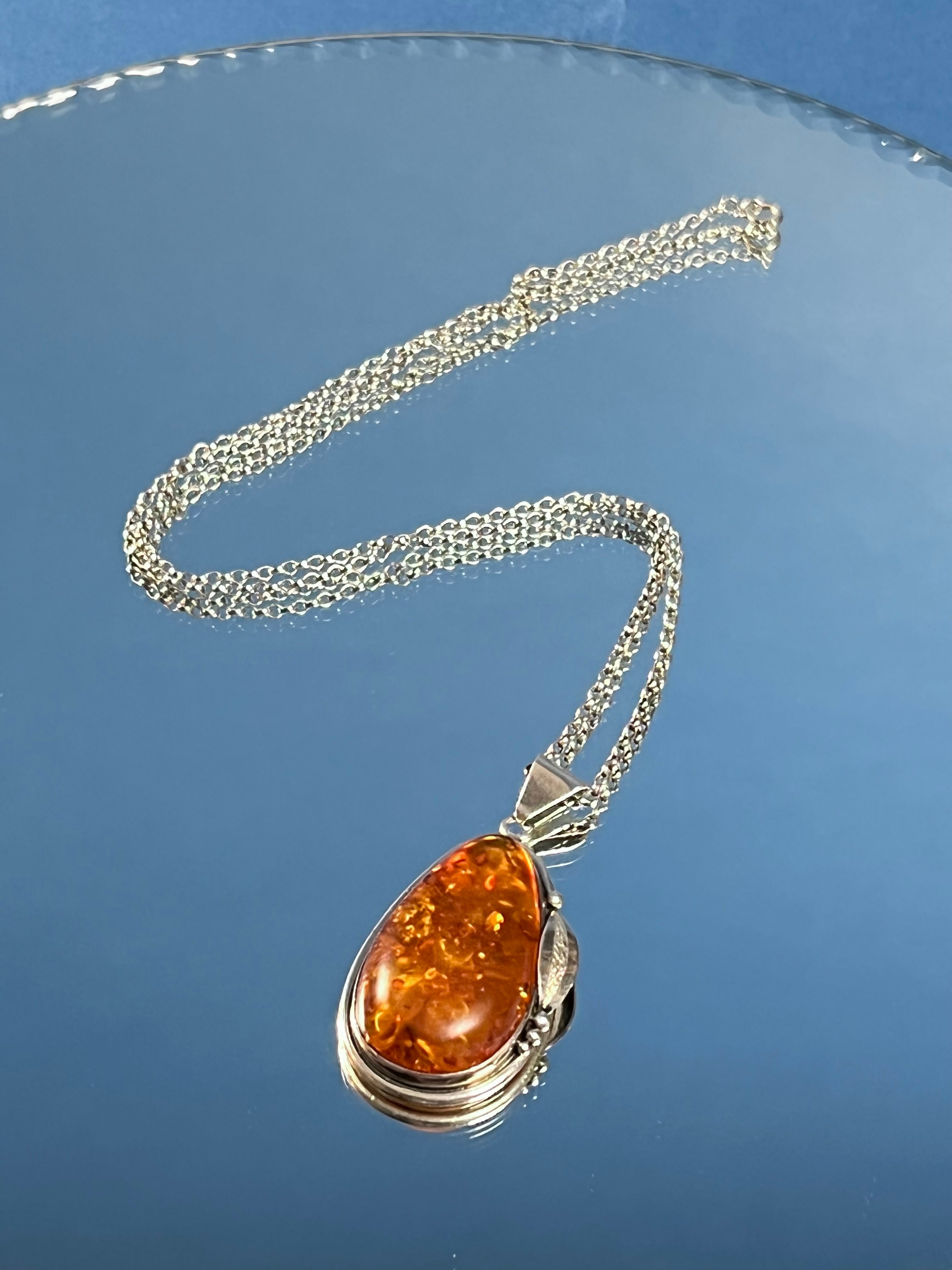 Vintage 1970s Native American Amber / Silver Necklace