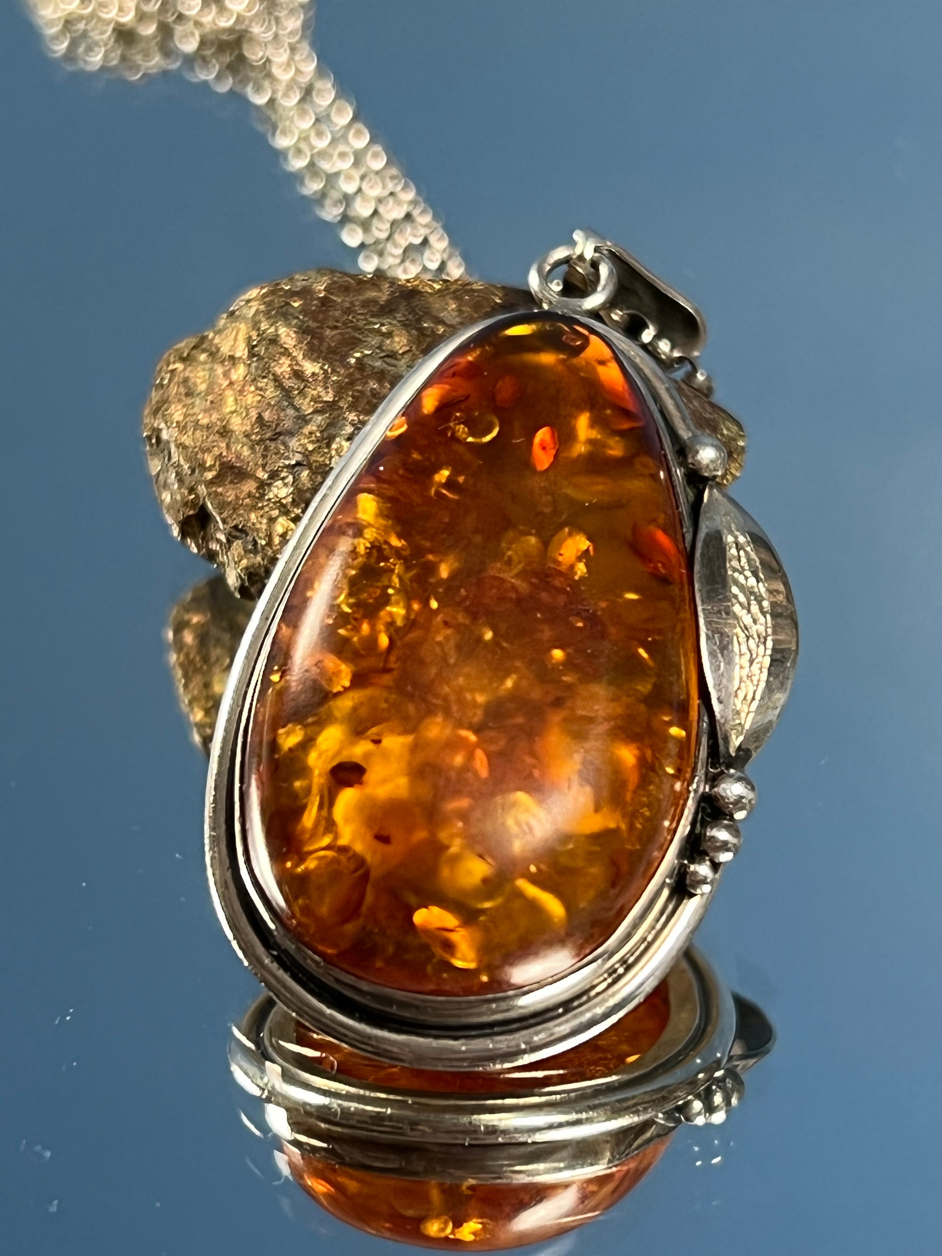 Vintage 1970s Native American Amber / Silver Necklace