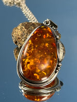 Load image into Gallery viewer, Vintage 1970s Native American Amber / Silver Necklace
