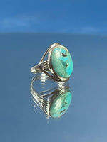 Load image into Gallery viewer, Vintage 1970s Silver Blue Apatite Ring
