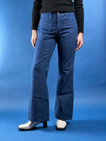 Load image into Gallery viewer, Vintage 1970s LEVI&#39;s BIG E White Label Flare Jeans
