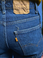 Load image into Gallery viewer, Vintage 1970s Orange Tab Dark Wash Bootcut LEVI&#39;S Jeans
