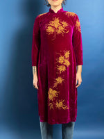 Load image into Gallery viewer, Vintage Early 1970s Silk Velvet Vietnamese áo dài Top/Dress
