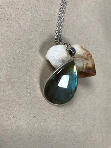 Vintage 1970s Silver Teardrop Shape Pendant w/ Labradorite Stone