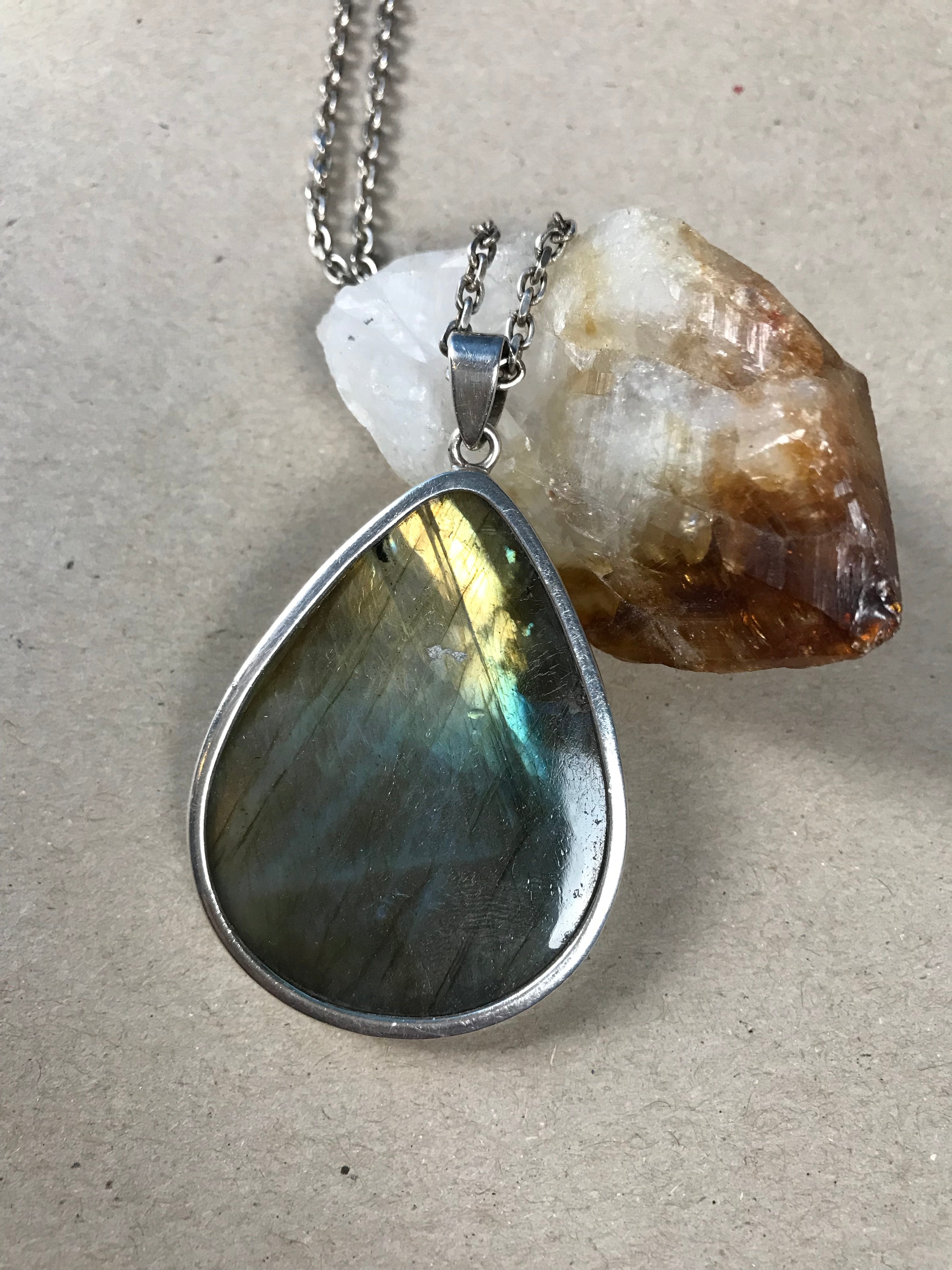 Vintage 1970s Silver Teardrop Shape Pendant w/ Labradorite Stone