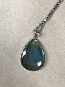 Vintage 1970s Silver Teardrop Shape Pendant w/ Labradorite Stone