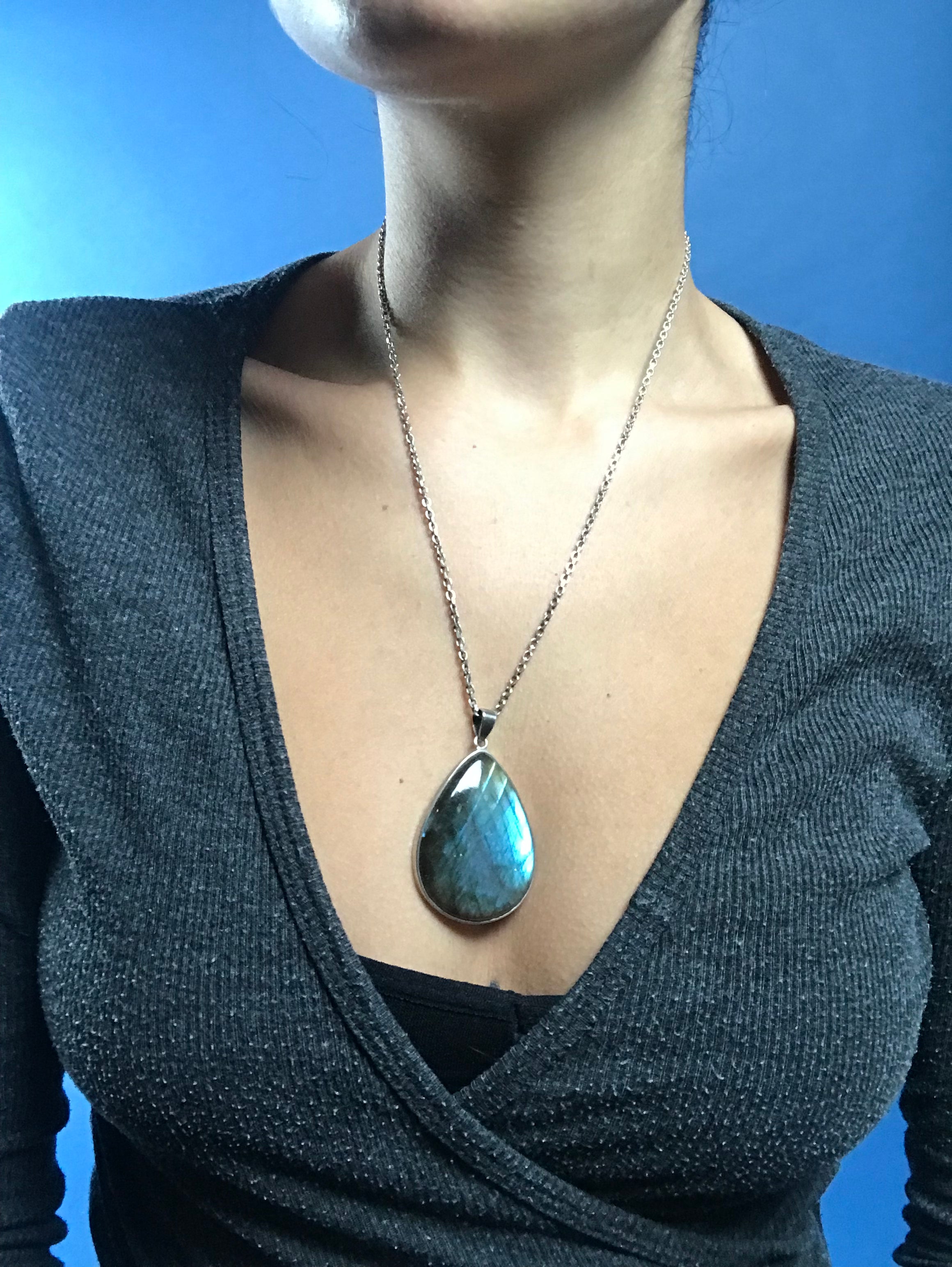 Vintage 1970s Silver Teardrop Shape Pendant w/ Labradorite Stone