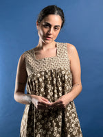 Load image into Gallery viewer, Vintage 1970s Prairie Cottagecore Maxi Floral Dress
