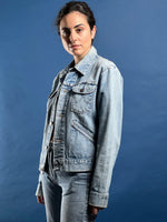 Load image into Gallery viewer, Vintage 1990s Light Wash Denim Wrangler Jacket
