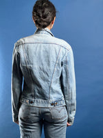 Load image into Gallery viewer, Vintage 1990s Light Wash Denim Wrangler Jacket
