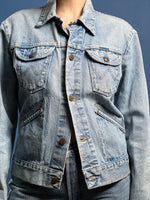 Load image into Gallery viewer, Vintage 1990s Light Wash Denim Wrangler Jacket
