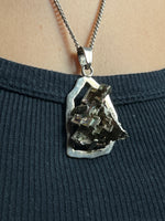 Load image into Gallery viewer, Vintage 1960s Brutalist Necklace w/ Hematite Stone
