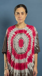 Load and play video in Gallery viewer, Vintage 1990s Tie dye Oversized T-shirt
